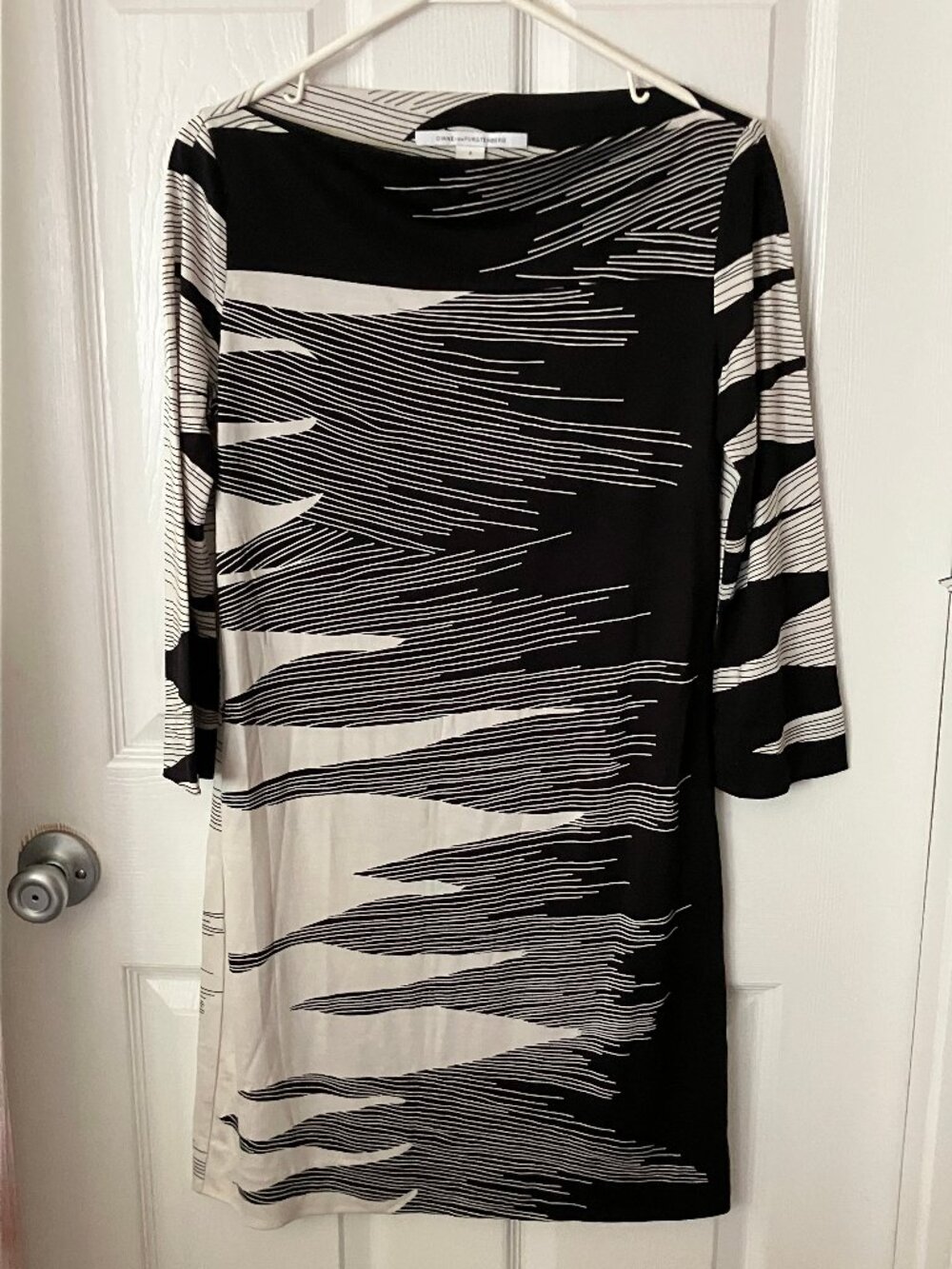 Diana von Furstenberg Silk Jersey Mini Dress Black/White flame print 3/4 slvs 8